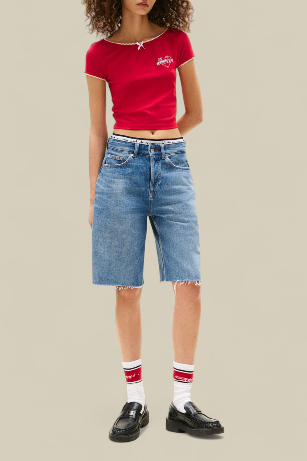 תמונת כל הלוק של חולצת בייבי טי